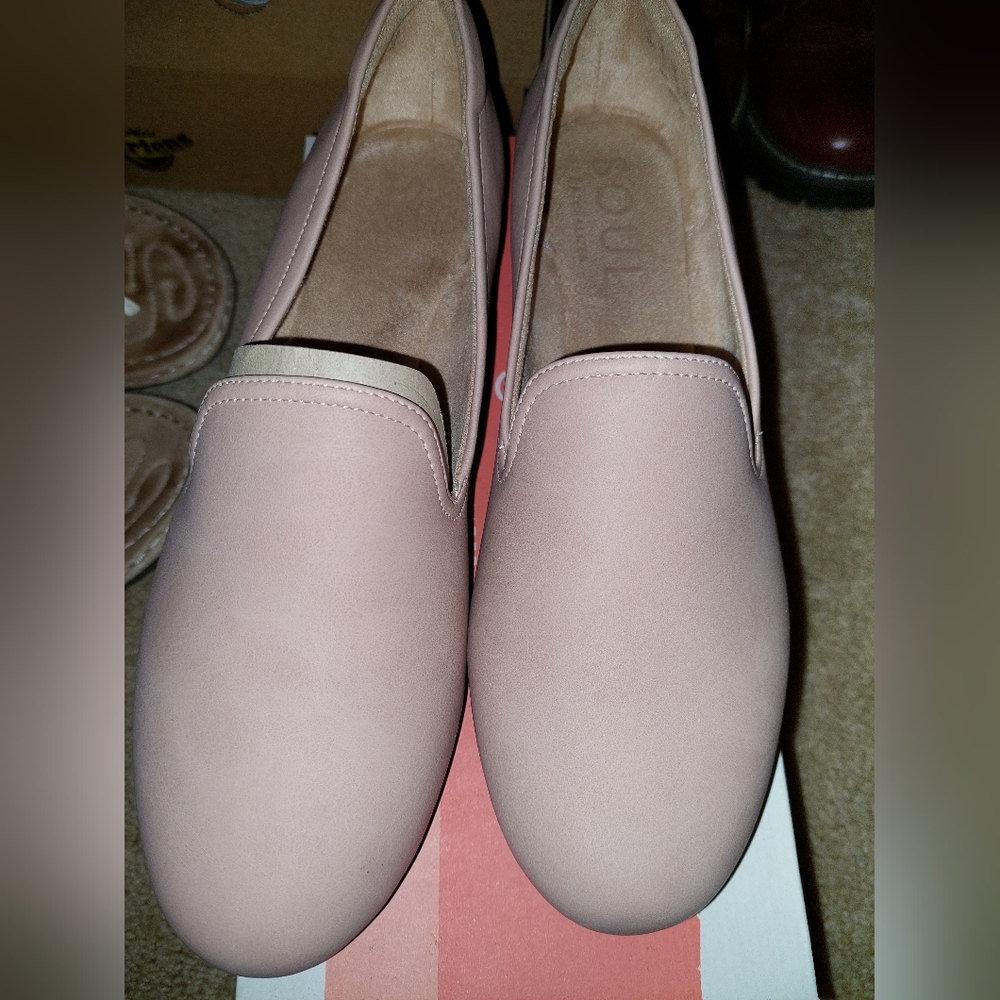 Women light pink flats